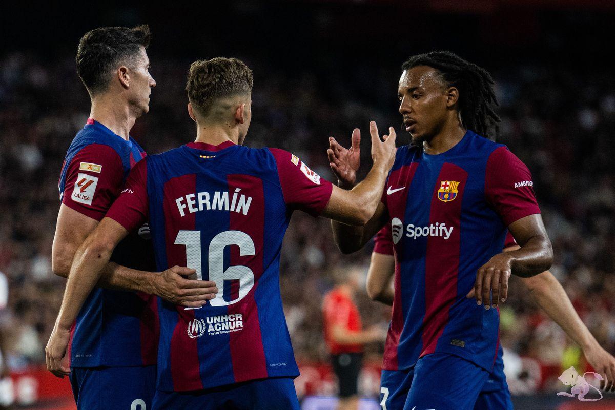 Barca ‘Poker Classico’: Real Madrid sụp đổ, triều đại mới ở Tây Ban Nha?